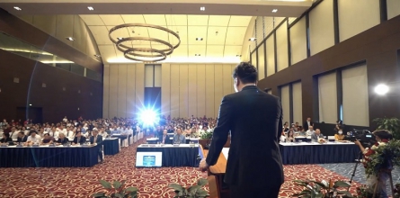 Phát biểu khai mạc hội thảo kinh tế tại HN - Nhà báo Nguyễn Hoàng Phương