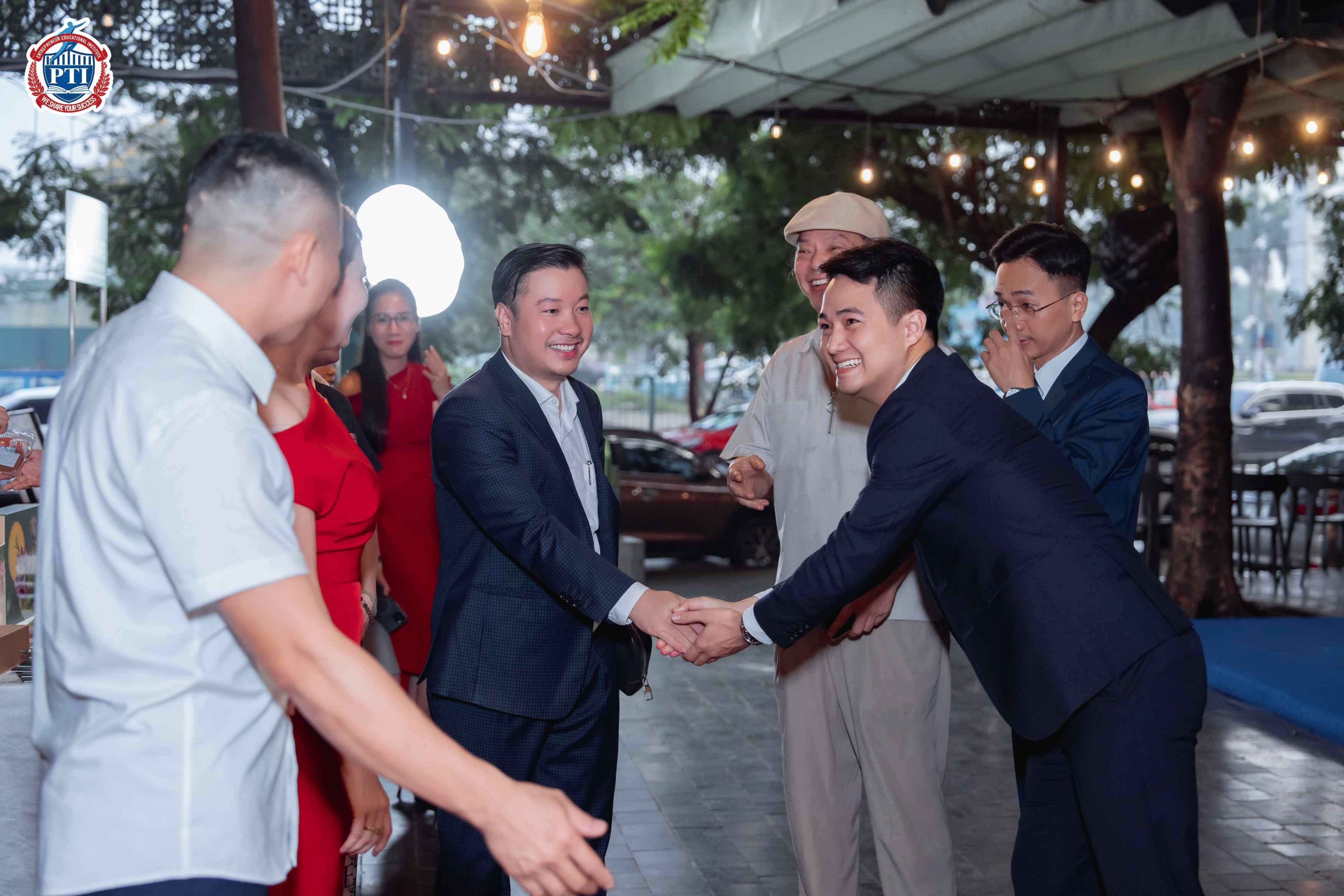 PTI Hà Nội: lễ ra mắt lớp “CEO – Giám đốc điều hành chuyên nghiệp” khoá 203 - Gặp để “Gỡ” 1 2